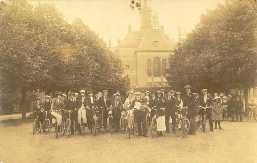 Fietstocht langs Apeldoornse verenigingen